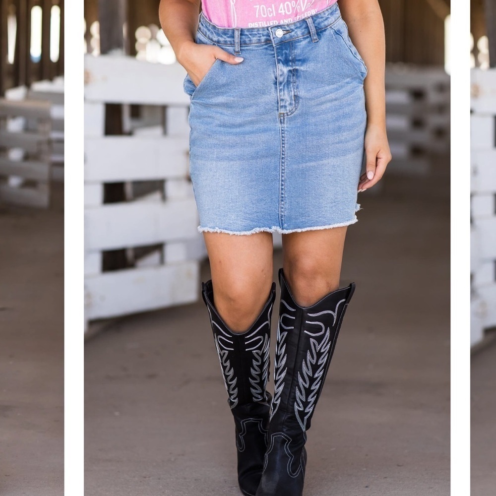 Filly Flair Light Wash High Waisted Denim Skirt Size 2/26